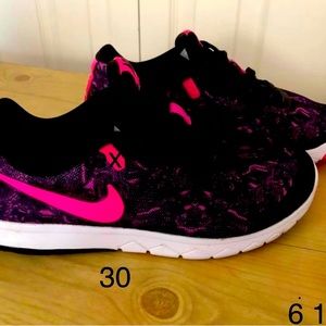 Pink and black Nike new without tags